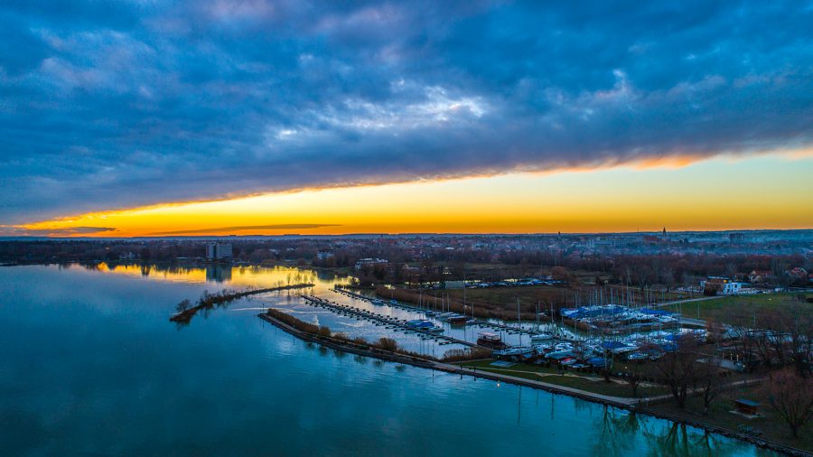 Téli naplementés drónfotók a Keszthelyi Yachtkikötőről