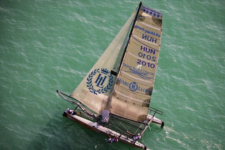 Extreme 32-es katamarán, Henri Lloyd Racer