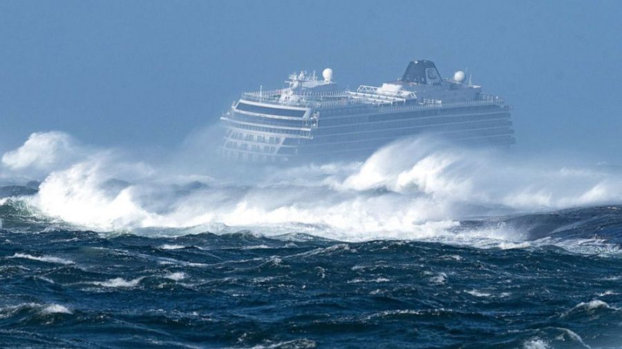 1000 utast kell még kimenteni a norvég luxushajóról - VIDEÓ