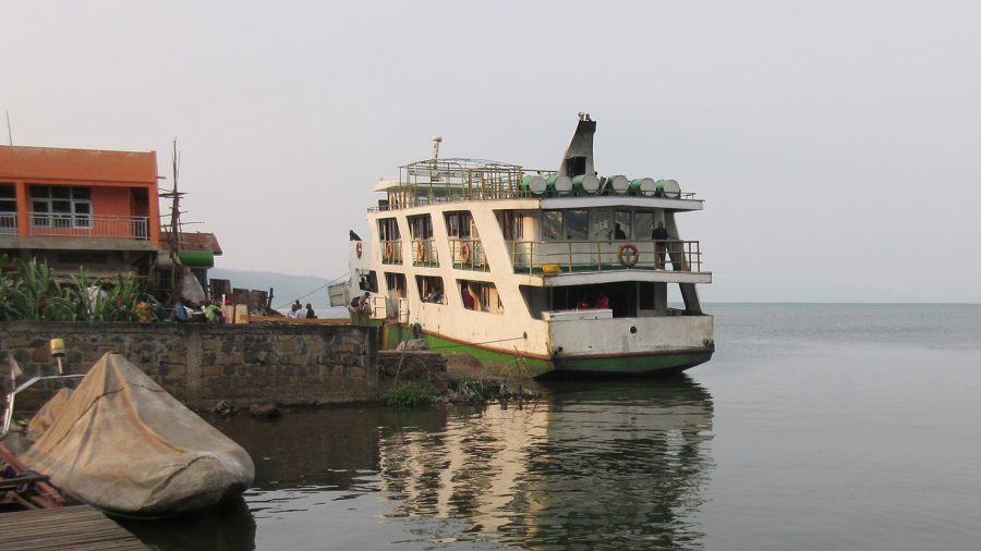 200 emberrel felborult egy hajó a Kivu-tavon, 150-en eltűntek