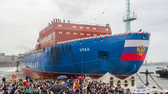 3 méter vastag jégen is átmegy az Ural, Oroszország új atomjégtörő hajója