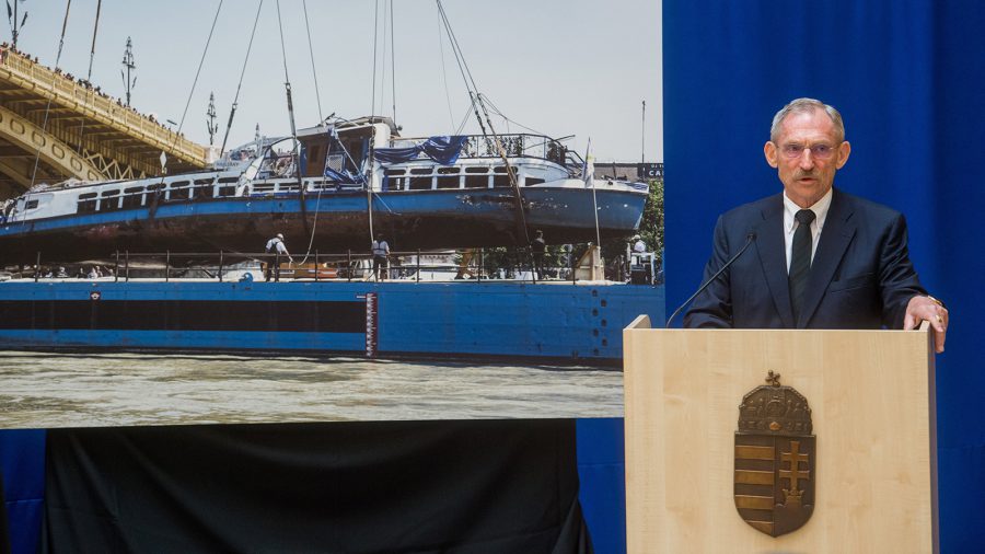 Pintér Sándor kitüntette a Hableány hajókatasztrófa mentésében résztvevőket