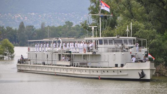 Az MH Hadikikötőbe érkezett a Kozara szerb hadihajó