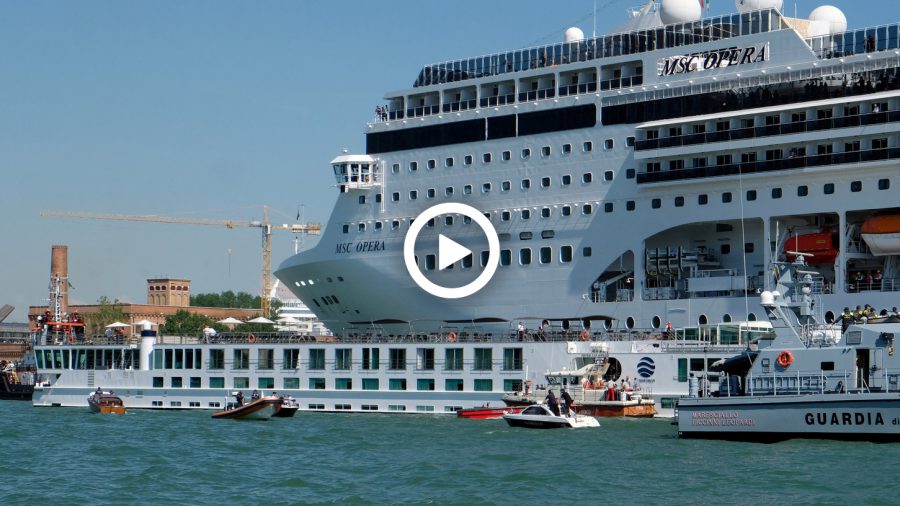 A 275 méteres MSC Opera tengerjáró ütközött Velencében, többen megsérültek