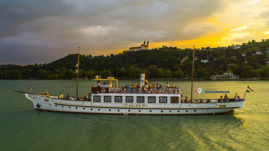 Tűzijátéknéző hajók a Balaton körül 2019. augusztus 19-20-án