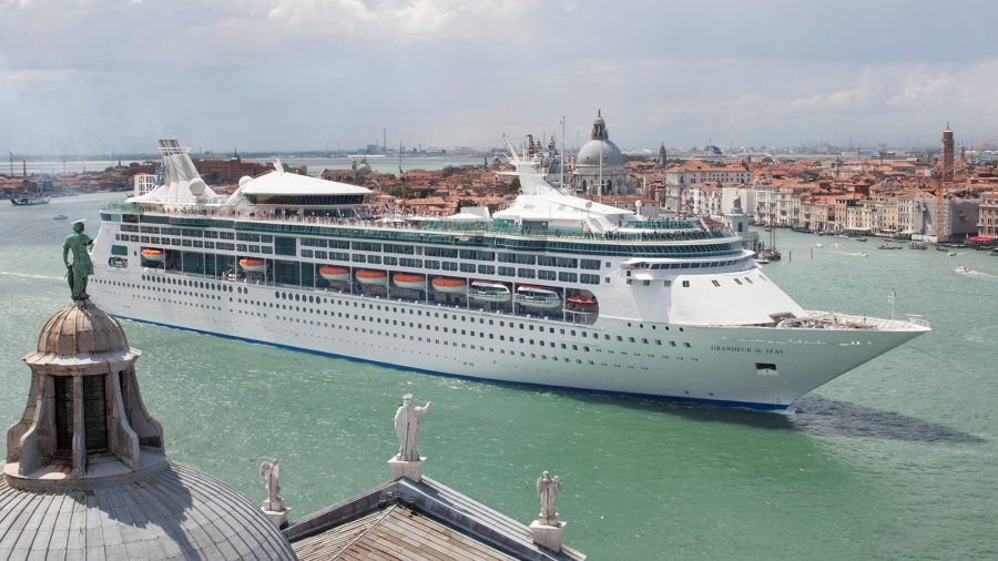 Kitiltották Velencéből az 1000 tonnásnál nagyobb óceánjáró hajókat