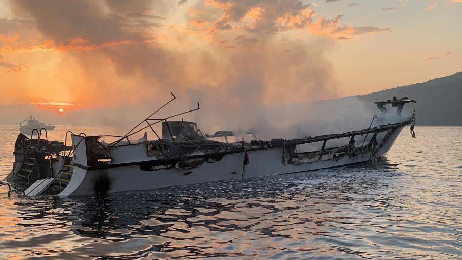 Kiégett egy hajó Los Angeles partjainál, többen meghaltak, 30 személy eltűnt