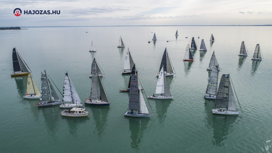 Gyenge szélben zajlik a Szóló Balatonkerülő Nagydíj