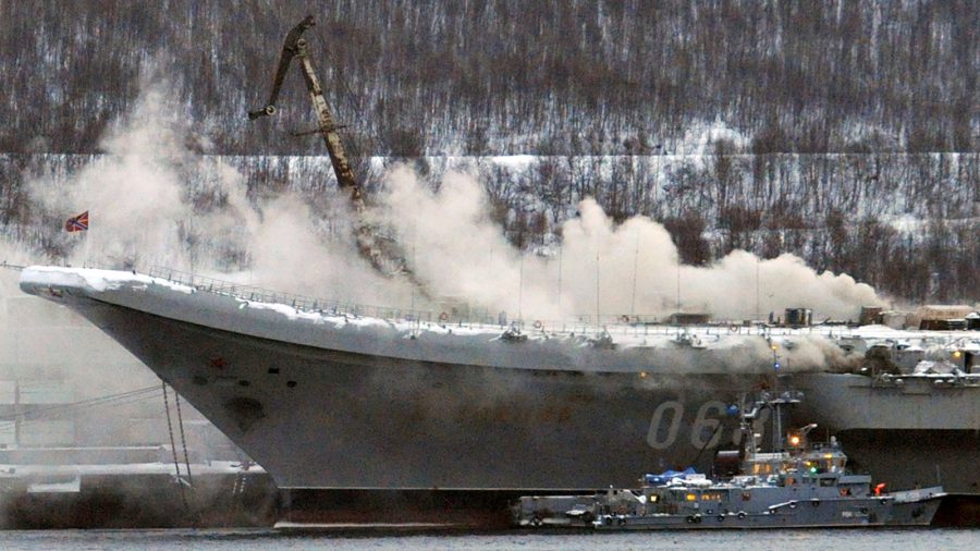 Tűz ütött ki az orosz Admiral Kuznyecov repülőgép-hordozón, meghalt egy tengerész
