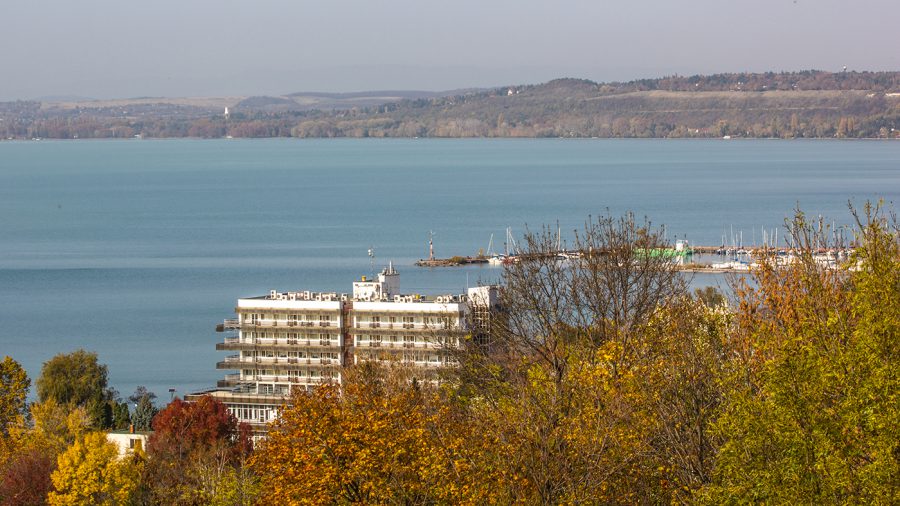 Új kikötő épül Balatonvilágoson a Club Aliga területén, 150-200 szobás szállodával