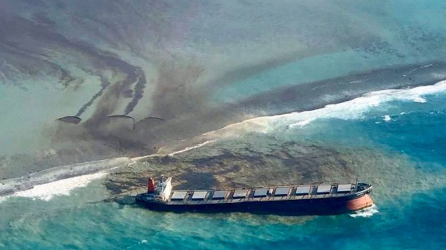 Környezeti katasztrófa fenyegeti Mauritiust, olaj ömlik az óceánba