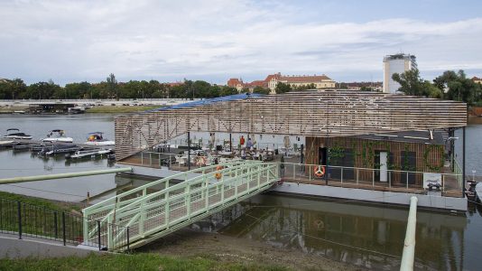 48 férőhelyes kishajókikötő épült 300 négyzetméteres mólóval Szegeden