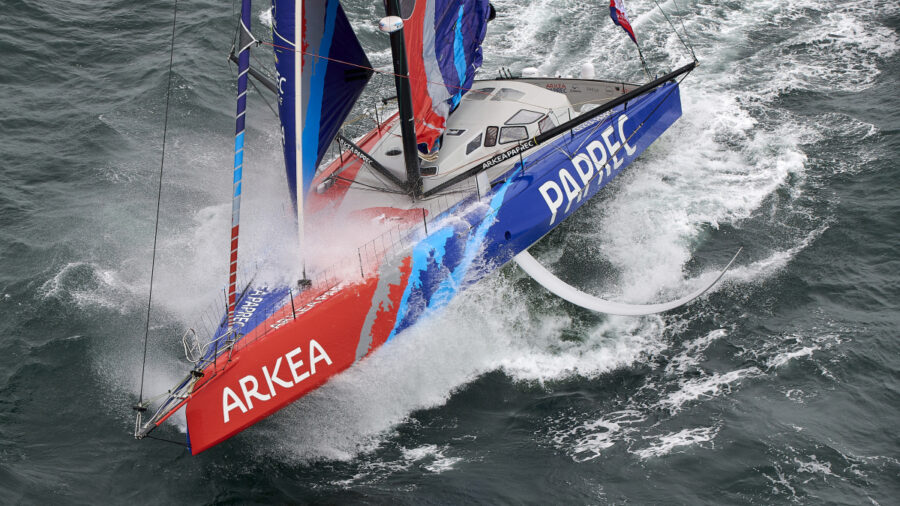 Vendée Globe: Sébastien Simon hajója is megsérült