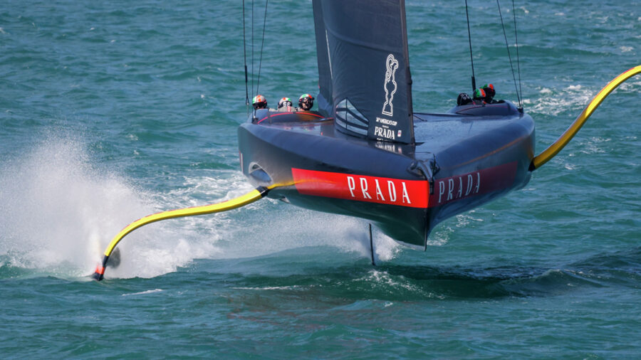 Luna Rossa - American Magic 4-0