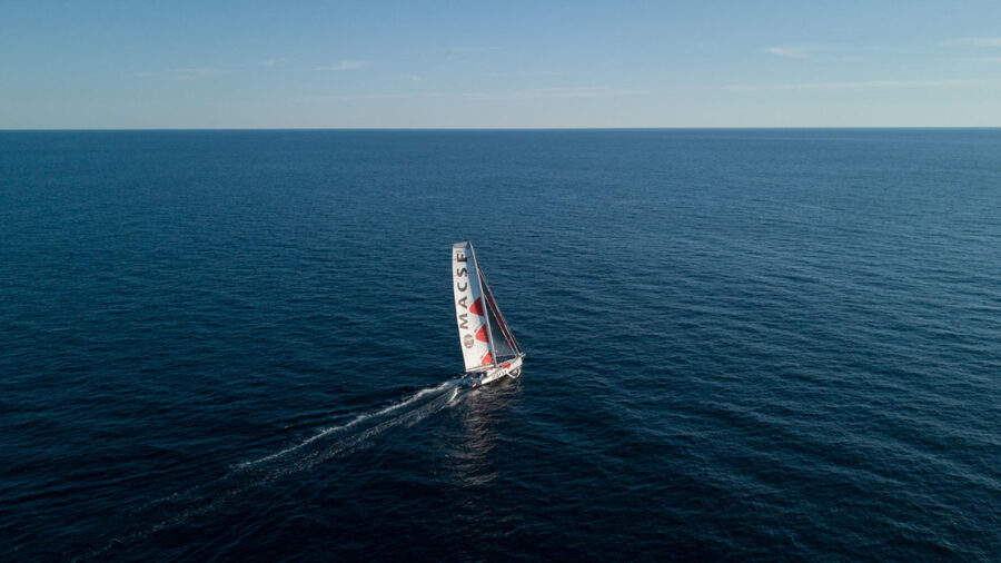 Vendée Globe: Isabelle hajója feladta