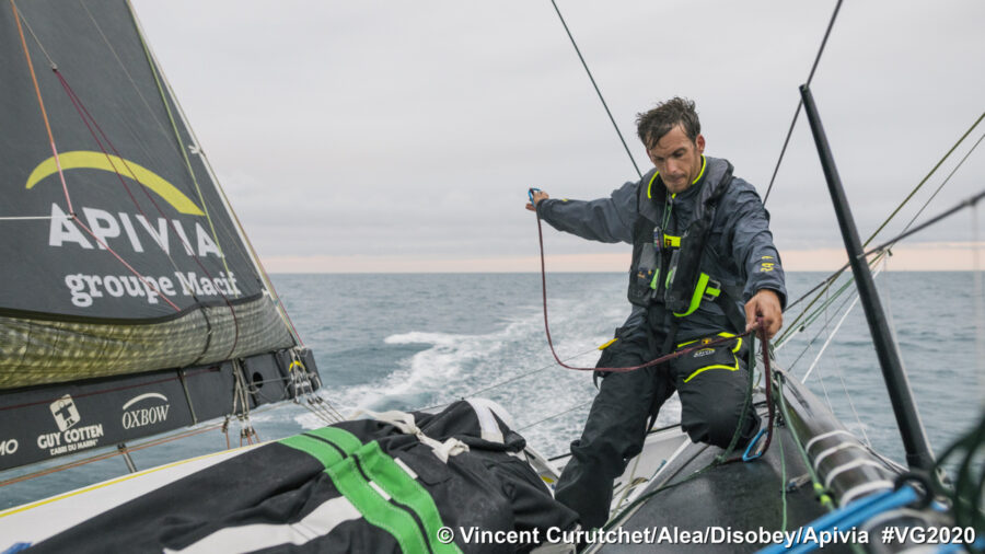 Charlie Dalin - Apivia - lesz az első befutó a Vendée Globe-on