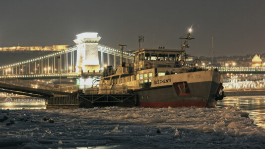 Készenlétbe állított 23 jégtörő hajót az Országos Vízügyi Főigazgatóság