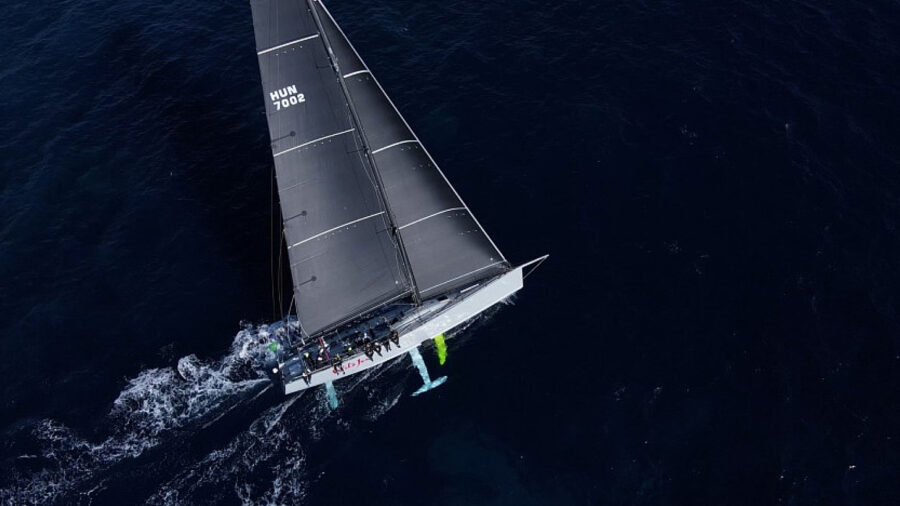 Rolex Middle Sea Race: A Wild Joe a Stromboli közelében jár