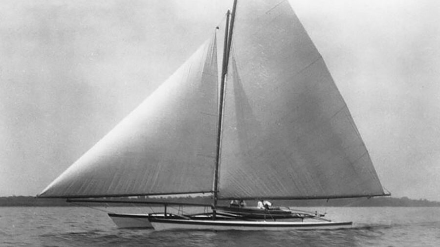 A többtestű vitorlások története - 1. rész - Az első versenykatamarán