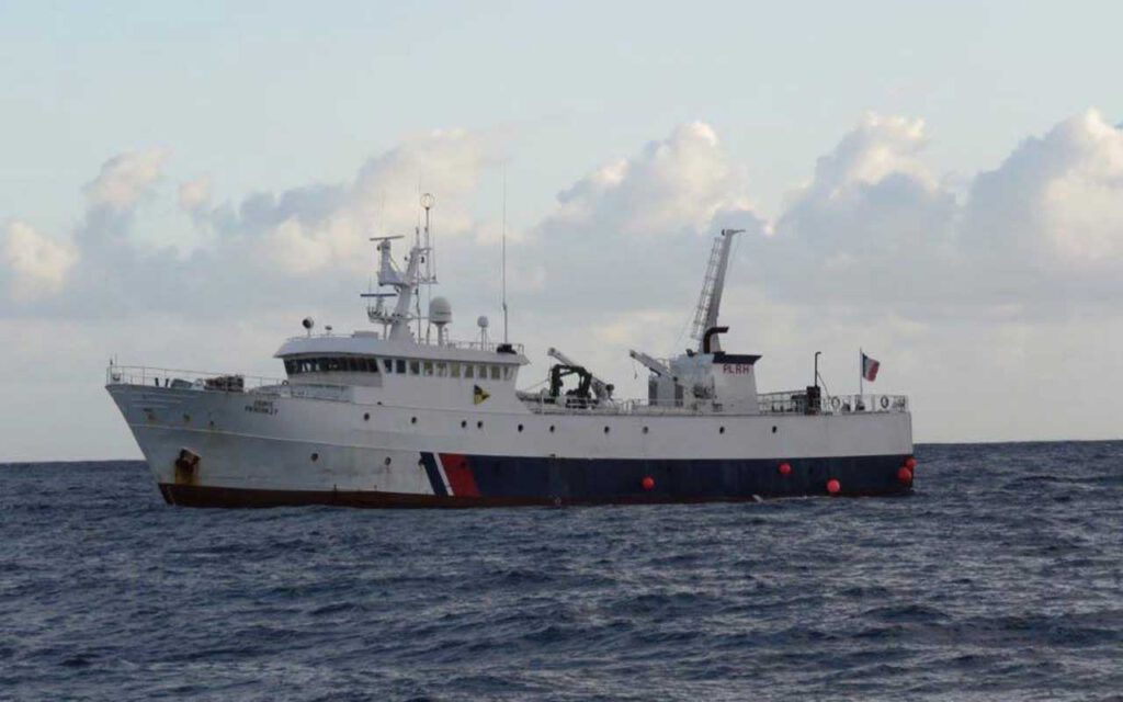 Abhilasht a francia Osiris nevű halászhajó-ellátó mentette ki a vitorlásáról