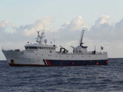 Abhilasht a francia Osiris nevű halászhajó-ellátó mentette ki a vitorlásáról