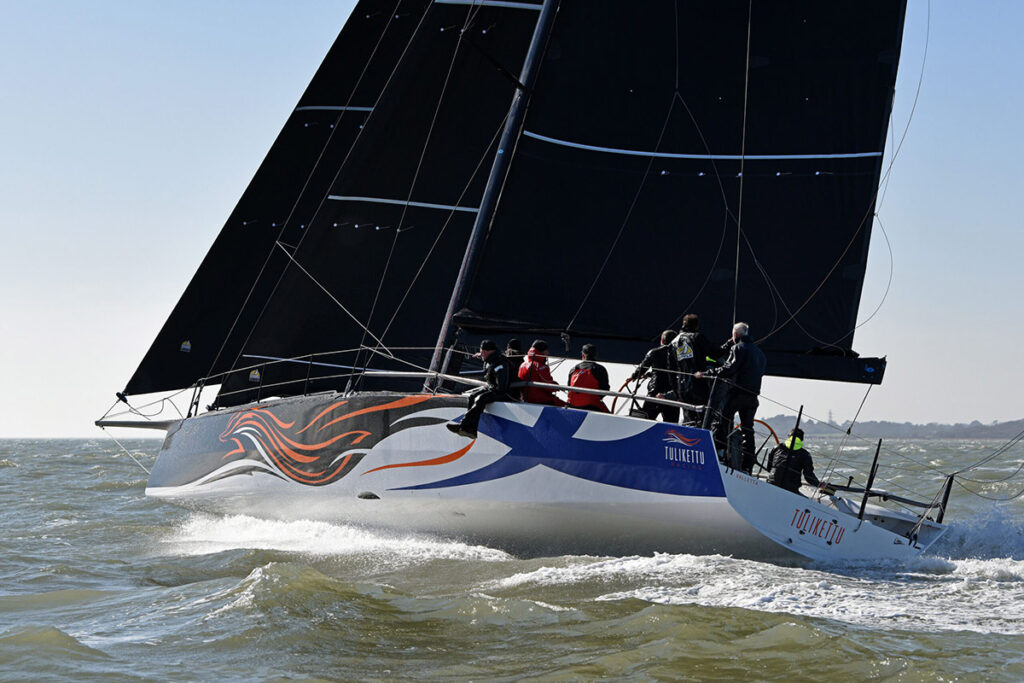 Az Infiniti 52 DSS rendszerrel 28 csomóval repül, mégis kényelmes