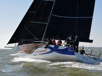 Az Infiniti 52 DSS rendszerrel 28 csomóval repül, mégis kényelmes