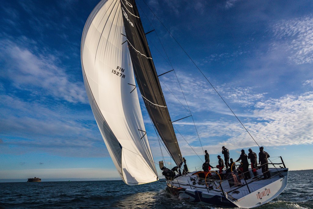 Az Infiniti 52 DSS rendszerrel 28 csomóval repül, mégis kényelmes