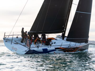 Az Infiniti 52 DSS rendszerrel 28 csomóval repül, mégis kényelmes