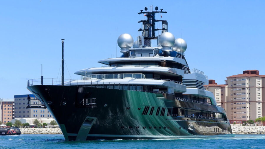 A spanyol hatóságok lefoglalták a 135 méteres, 165 milliárdot érő Crescent megajachtot