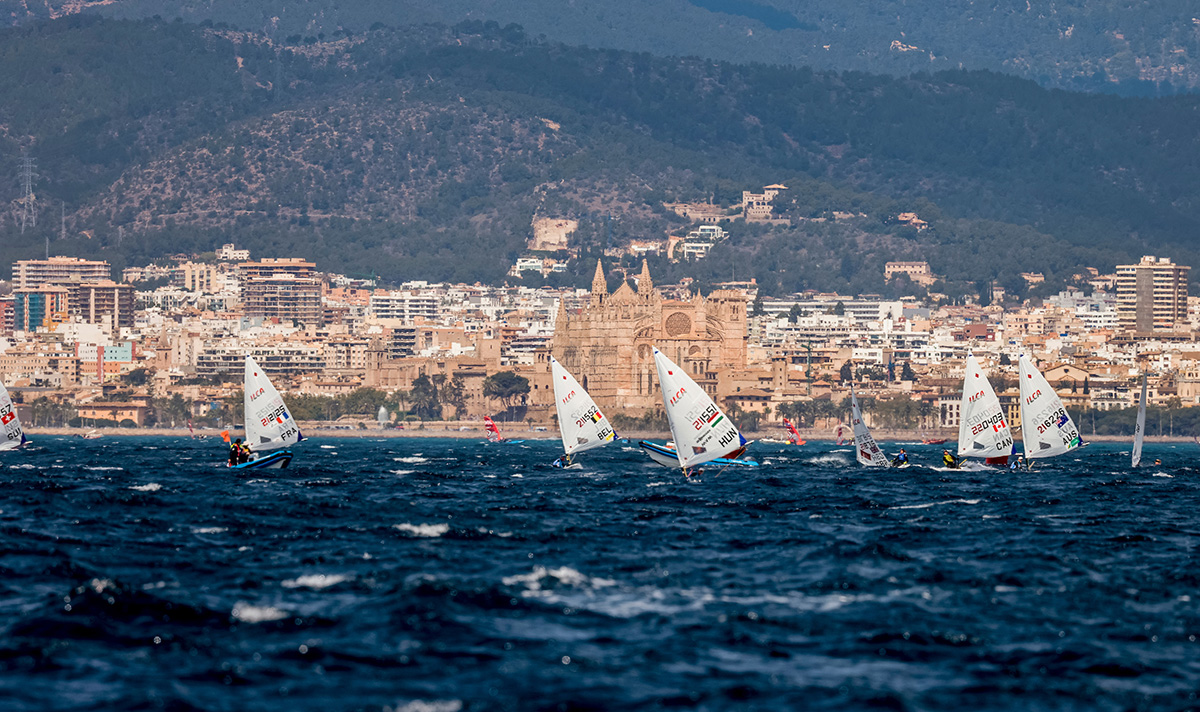 Érdi Mári az élen hátszélben
- Fotó:  Sailing Energy / Princesa Sofía Mallorca
