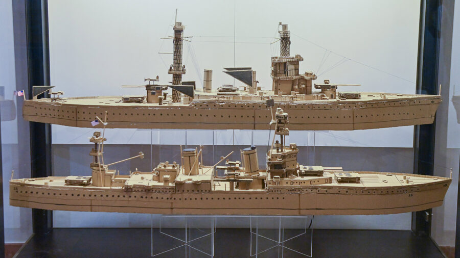 Papírhadihajó kiállítása nyílt egy autista fiatalnak a Hadtörténeti Múzeumban