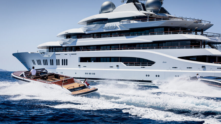 Az USA lefoglalta a 118 milliárdot érő Amadea orosz szuperjachtot