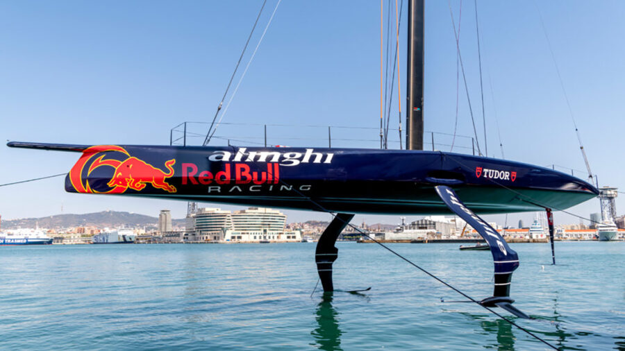 37. America's Cup – Az Alinghi visszatért és vízre tette hajóját