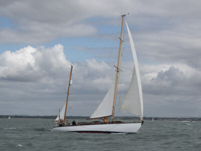 Kép a cowes-i Uffa Fox Regattáról - Fotó: John Green