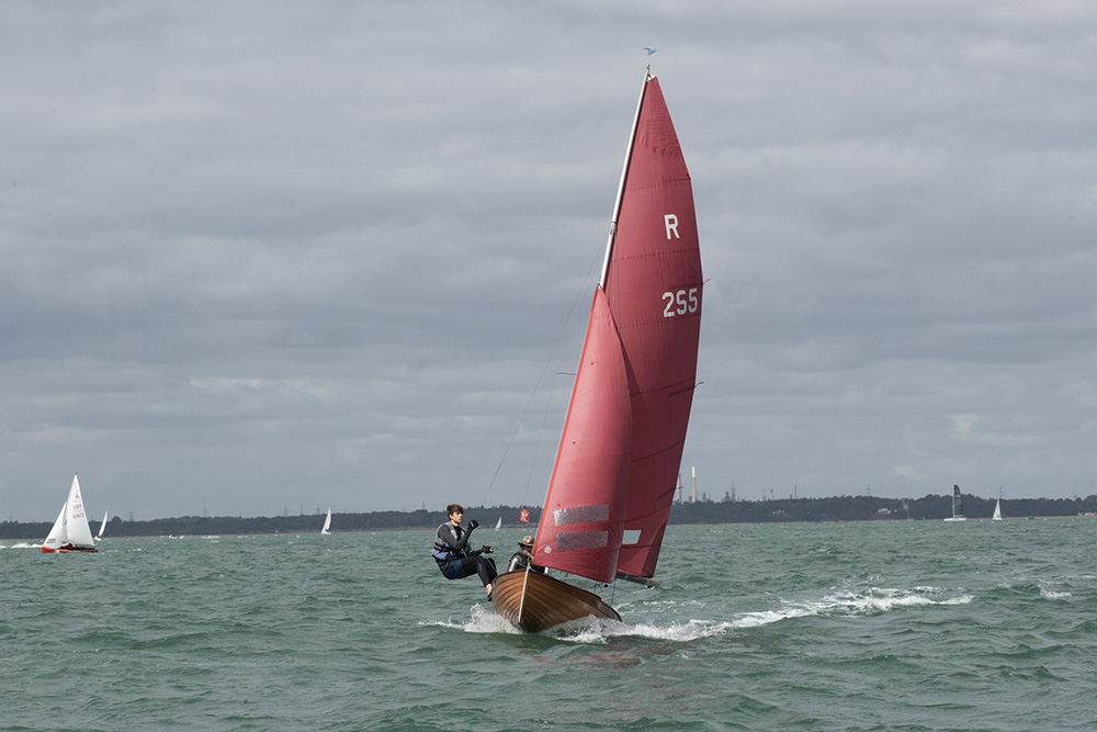 Kép a cowes-i Uffa Fox Regattáról - Fotó: John Green