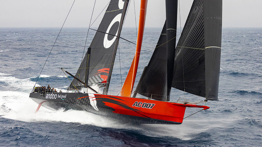 Rolex Sydney Hobart 2022 – Győztesek a célban, a mezőny maradéka már szembeszélben vitorlázik