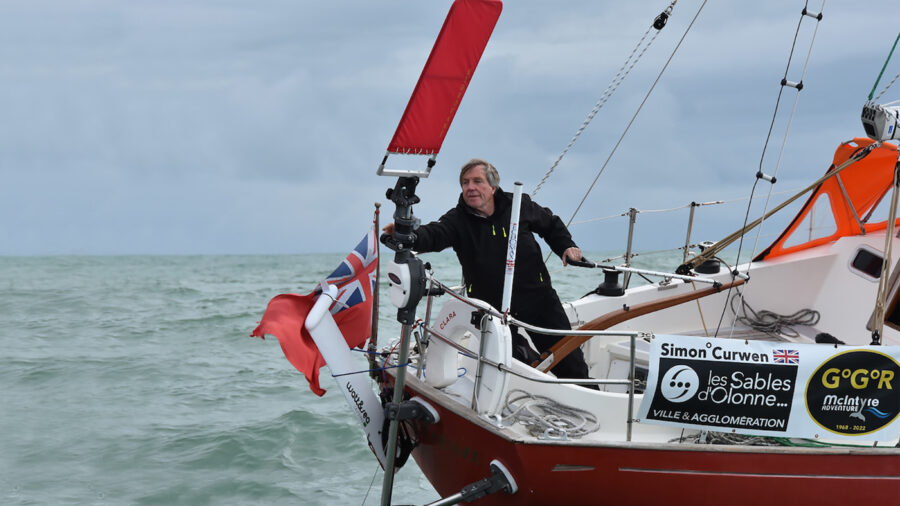 Golden Globe Race 2022-23 – Tönkrement az élen vitorlázó Simon Curwen szélkormánya