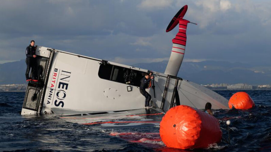 37. America's Cup – Felborult és ki is gyulladt az INEOS Britannia T6-os edzőhajója