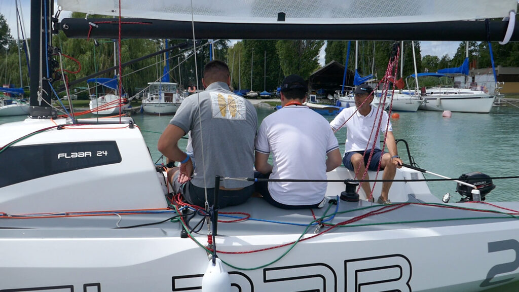 Flaar 24 – Remek Kékszalag-menet után hajóbemutató és teszt Almádiban