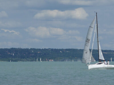 Flaar 24 – Remek Kékszalag-menet után hajóbemutató és teszt Almádiban