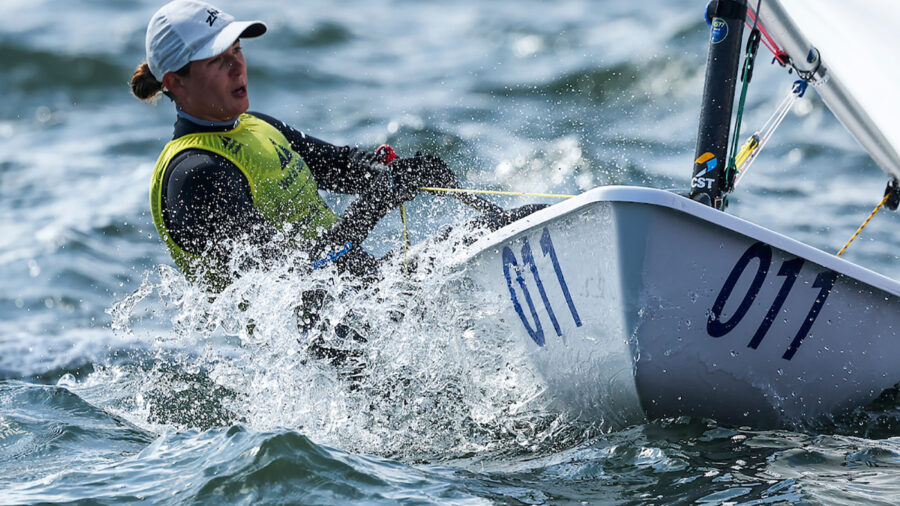 World Sailing VB 2023 - Érdi Mári vasárnap a 2-3. helyről kezdheti a dupla pontszámmal számító világbajnoki  Éremfutamot