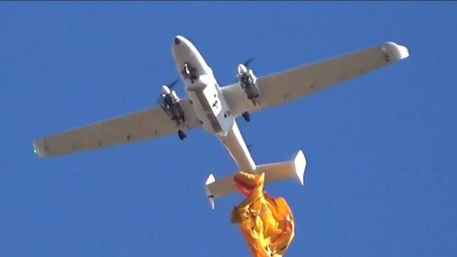 Bajbajutottakhoz mentőtutajt juttató drón – új eszköz a tengeri vízi mentésben