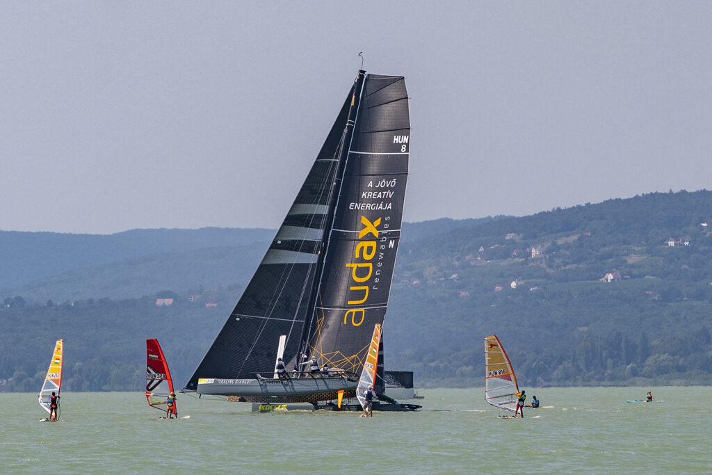 56. KÉKSZALAG – ÉLŐ közvetítés, folyamatosan frissülő cikk a versenyről