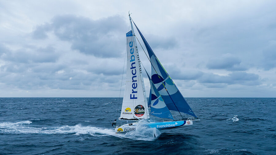 Vendée Globe 2024-2025 –  A dobogó megtelt – Küzdelem a mezőnyben, néhány lassan széthulló hajóval