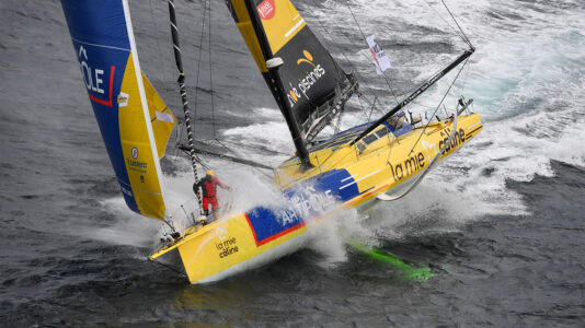 Vendée Globe 2024-2025 - A hetedik versenyből kiálló hajó - Eltört Arnaud Boissieres árbóca
