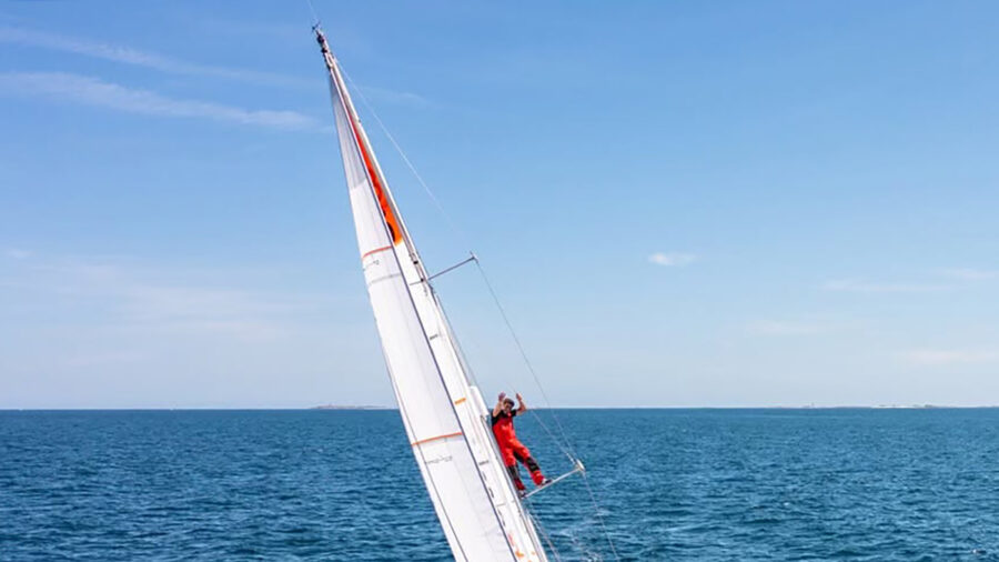 Golden Globe Race 2026 – Guillou szerel a Kanári-szigeteknél, Lawless hét órával követi